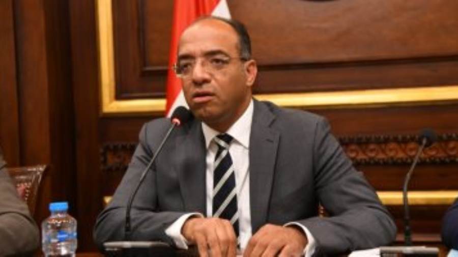 النائب علي مهران رئيس لجنة الصحة والسكان بمجلس الشيوخ