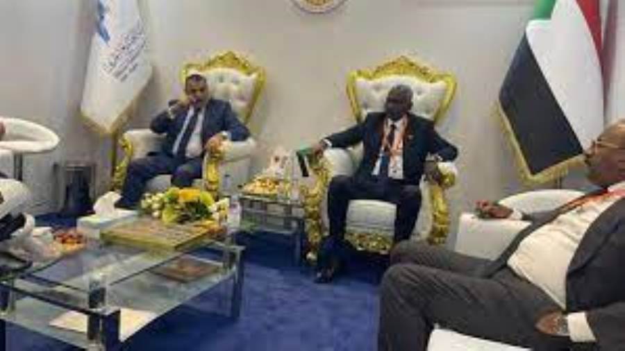 وزير الانتاج الحربي مع وزير الدفاع السوداني