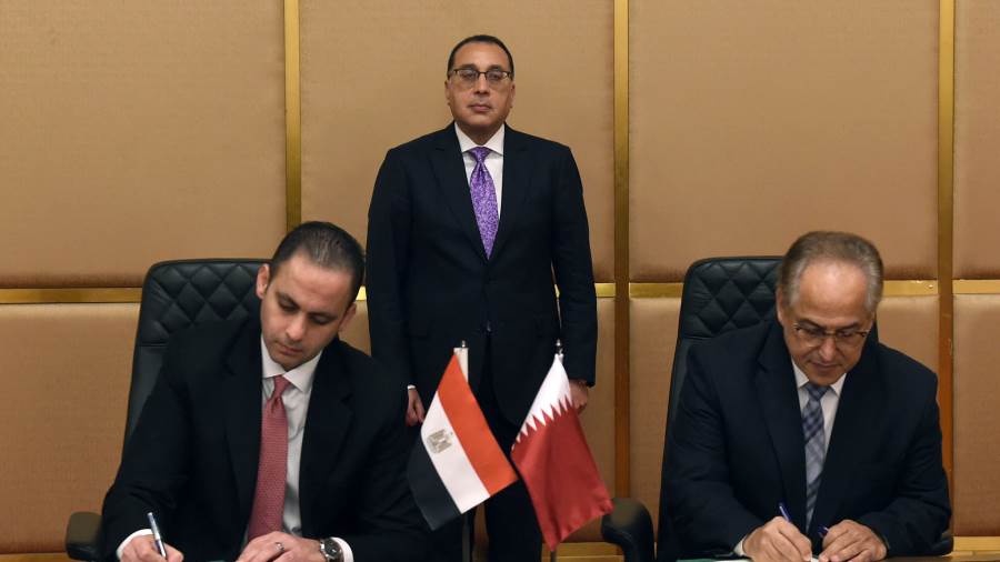 رئيس الوزراء يشهد توقيع 3 مذكرات تفاهم مع شركات قطرية