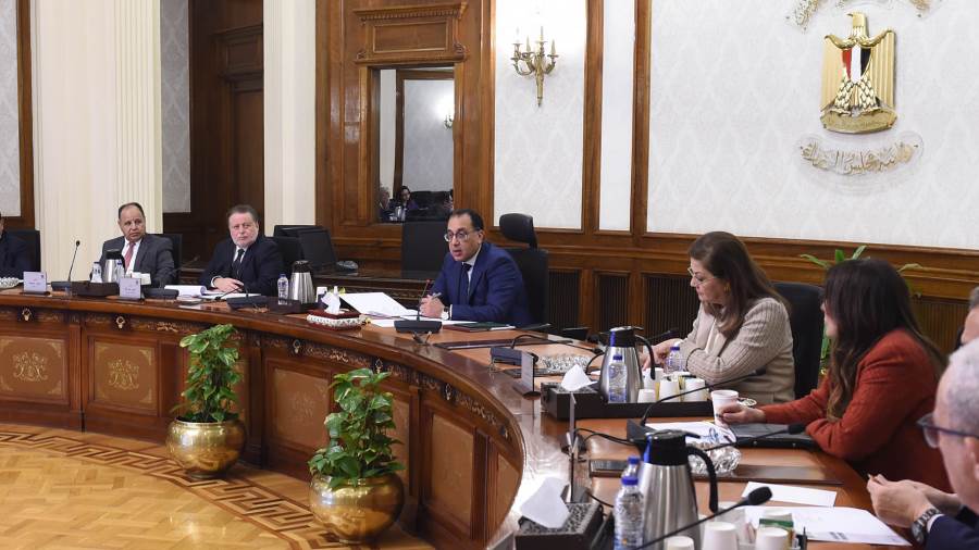 رئيس الوزراء خلال الاجتماع