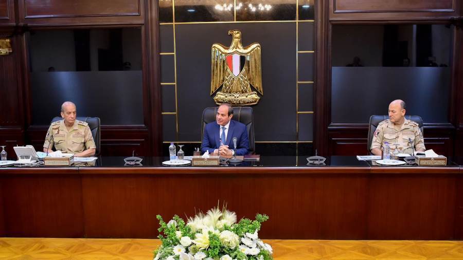 الرئيس السيسي أثناء ترؤسه اجتماع المجلس الأعلي للقوات المسلح