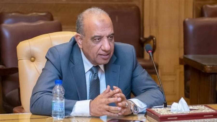 محمود عصمت وزير قطاع الاعمال