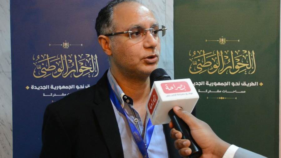 الكاتب والسياسي ياسر الهواري