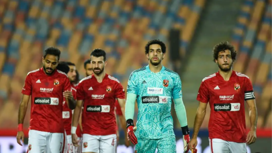 مصطفى شوبير مع لاعبي الأهلي