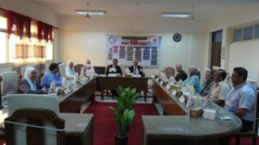 رئيس جامعة المنيا يجتمع بمجالس كليتى الصيدلة والنوعية