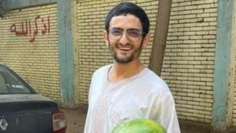 وائل غنيم يظهر في شوارع مصر مجددا: البطيخة مرملة