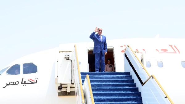 الرئيس السيسي يعود إلى أرض الوطن