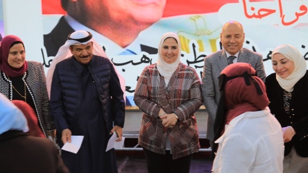 وزيرة التضامن في احتفالية مع مؤسسة حنان الدنيا 