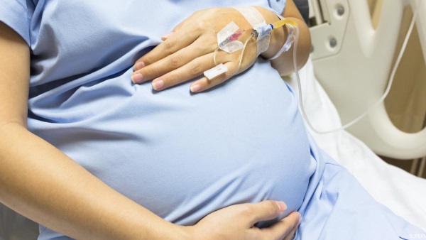 الولادة القيصرية تجعل النساء أقل عرضة للحمل مرة أخرى
