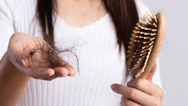 نصائح لحماية الشعر من التساقط في فصل الشتاء