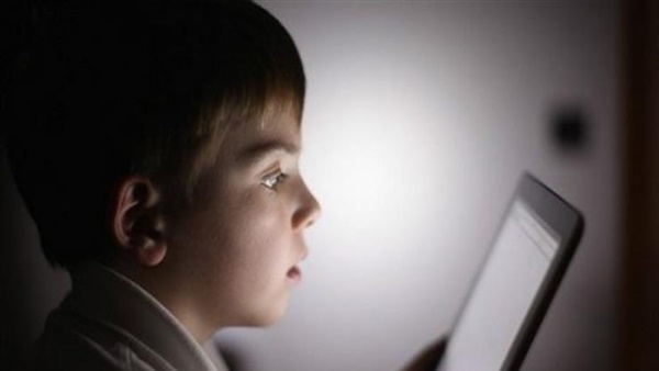 مخاطر الهاتف المحمول على طفلك 