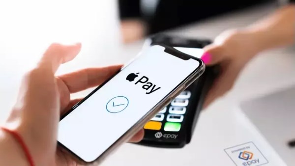 خدمة apple pay- صورة أرشيفية