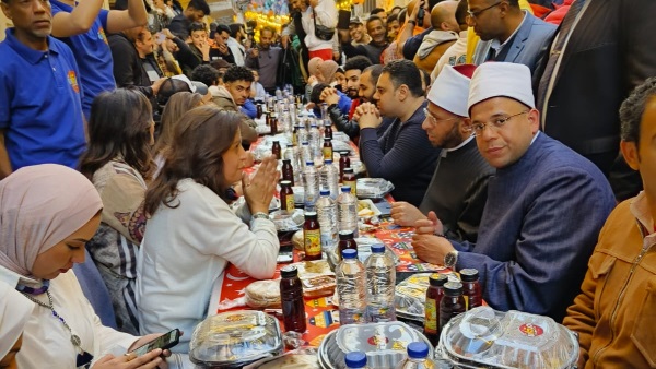 الشيخ أسامة الأزهري يشارك في مائدة رحمن المطرية