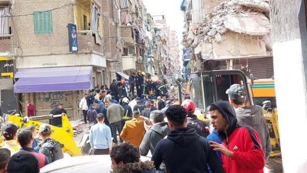 صور حادث انهيار عقار بالاسكندرية اليوم