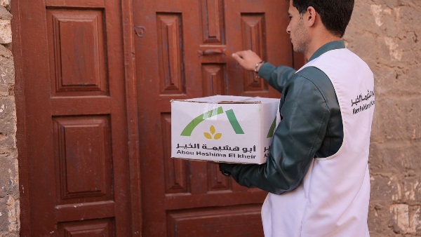  أبو هشيمة الخير توزع ٥٠ ألف كرتونة رمضان الغذائية على الأسر الأولى بالرعاية