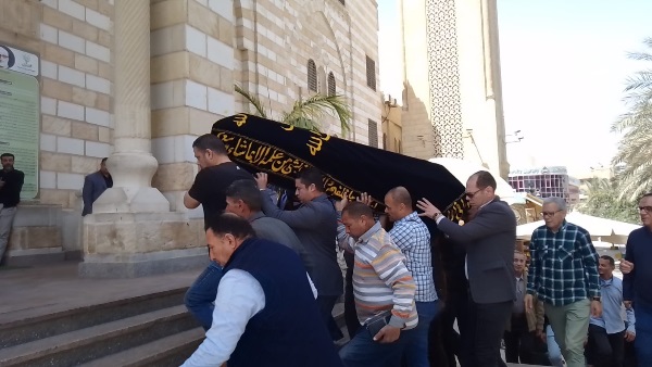 وصول جثمان نائب وزير التربية والتعليم إلى مسجد الحصري