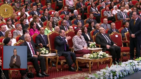 الرئيس السيسي خلال احتفال تقدير المرأة 