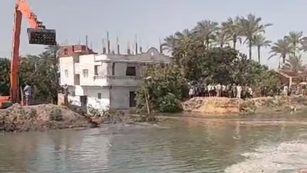 سقوط جسر بعزبة الكوبانية بقرية عين غصين التابعة لمركز ومدينة الإسماعيلية