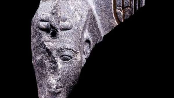  رأس تمثال الملك رمسيس الثاني