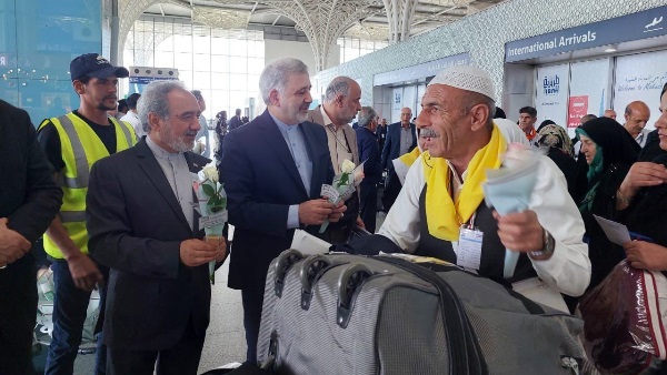 إيرانيون يتوجهون إلى السعودية لأداء مناسك العمرة