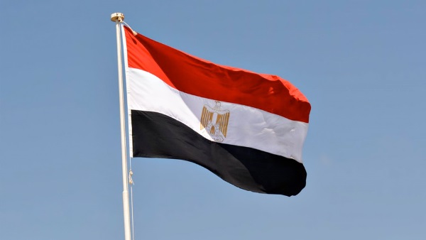  الرئيس السيسي يرفع علم مصر على أطول ساري في العالم