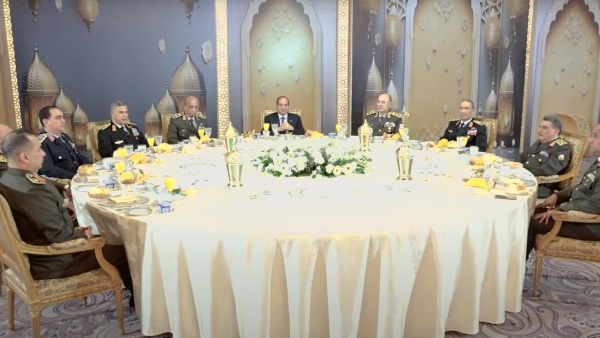 الرئيس السيسي في حفل سحور مع القوات المسلحة 