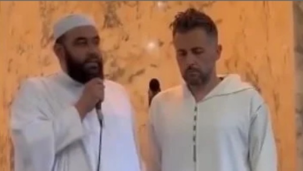 الفرنسي باتريس بوميل يعتنق الإسلام 
