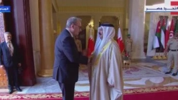 ملك البحرين يستقبل القادة المشاركين فى القمة