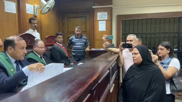 زوجة ضحية عصام صاصا أمام المحكمة