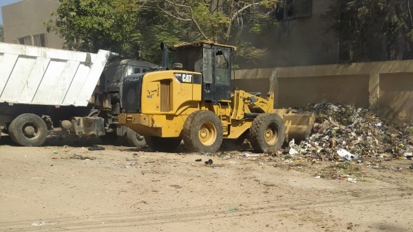  تكثيف حملات النظافة ورفع المخلفات من شوراع و ميادين محافظة أسيوط