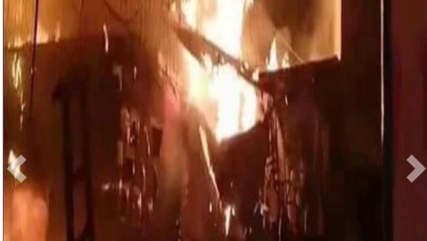  حريق هائل  داخل أحد منازل قرية كفر أطواب