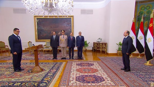 الدكتور شريف الشربيني يؤدي اليمين الدستورية أمام الرئيس السيسي