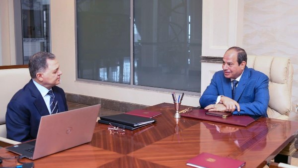 الرئيس السيسي يجتمع مع اللواء محمود توفيق وزير الداخلية