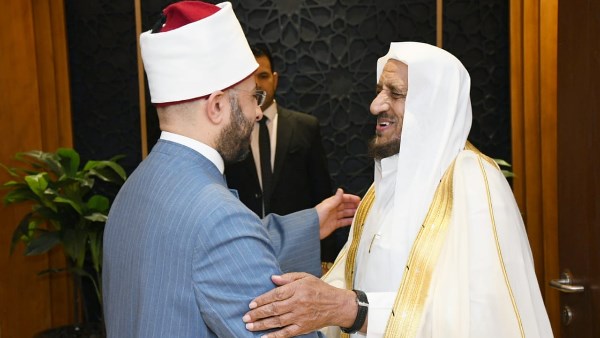 وزير الأوقاف يستقبل أمين عام المجلس الإسلامي العالمي للدعوة والإغاثة 