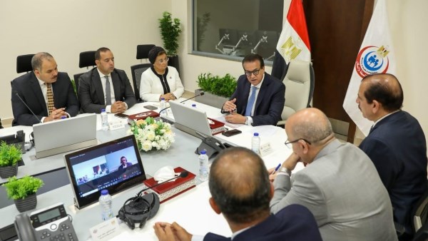 اجتماع خالد عبد الغفار مع قيادات وزارة الصحة والسكان 