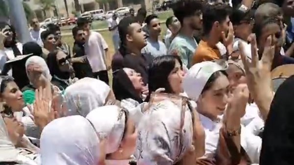 احتفال الطلاب في شوارع بورسعيد