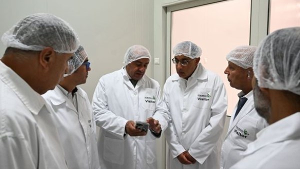 رئيس الوزراء يتفقد مصنع الشركة الأوروبية المصرية للصناعات الدوائية