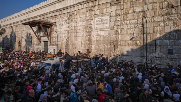 تدافع الناس في المسجد الأموي