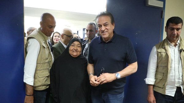 الدكتور خالد عبدالغفار خلال زيارة مفاجئة لمستشفى جوستاف روسي