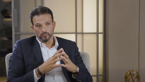 أيمن عباس أيمن عباس