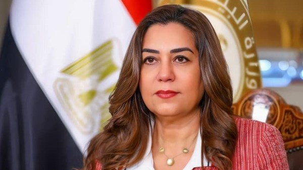 منال عوض" تطلق حملة تحت شعار"بحار مستدامة" لتنظيف قاع البحر بالإسكندرية