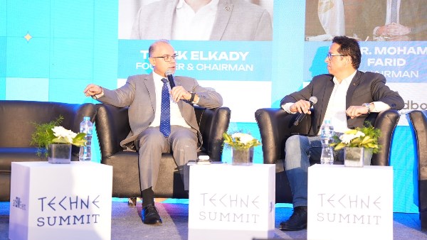 رئيس الرقابة المالية يدعو رواد الأعمال للابتكار خلال "قمة تكني 2025"