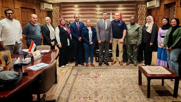  وفد جنوب أفريقي يتفقد منظومة صادرات الرمان المصرية 