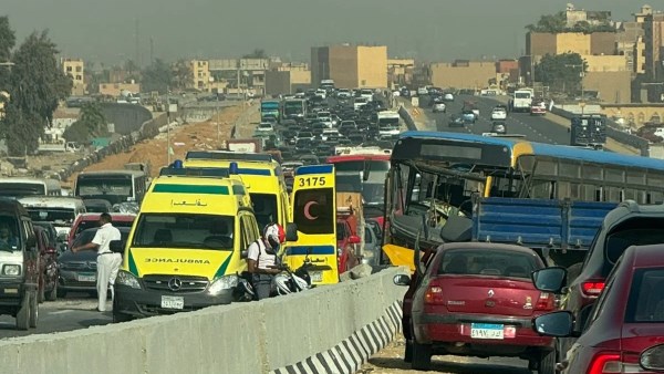 اصطدام أتوبيس بأحد الحواجز  اصطدام أتوبيس بأحد الحواجز