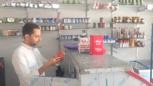 جانب من التفتيش علي المحلات 