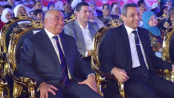 محافظ السويس يحتفل بالعيد القومي للسويس في حفل فني وسط حشود من المواطنين محافظ السويس يحتفل بالعيد القومي للسويس في حفل فني وسط حشود من المواطنين