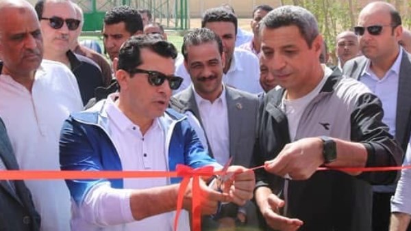 اثناء افتتاح محافظ السويس و وزير الشباب والرياضه احدي مراكز الشباب بالسويس اثناء افتتاح محافظ السويس و وزير الشباب والرياضه احدي مراكز الشباب بالسويس