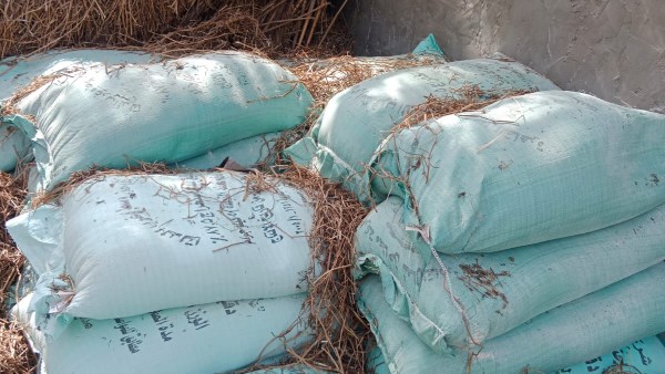 ضبط 2.5 طن دقيق بلدي مدعم في شبراخيت 