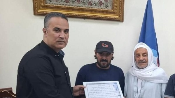 تكريم عامل نظافة بالبحيرة 