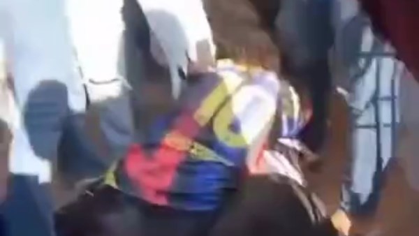 خناقة بين فتاتين داخل مدرسة بدمنهور  خناقة بين فتاتين داخل مدرسة بدمنهور